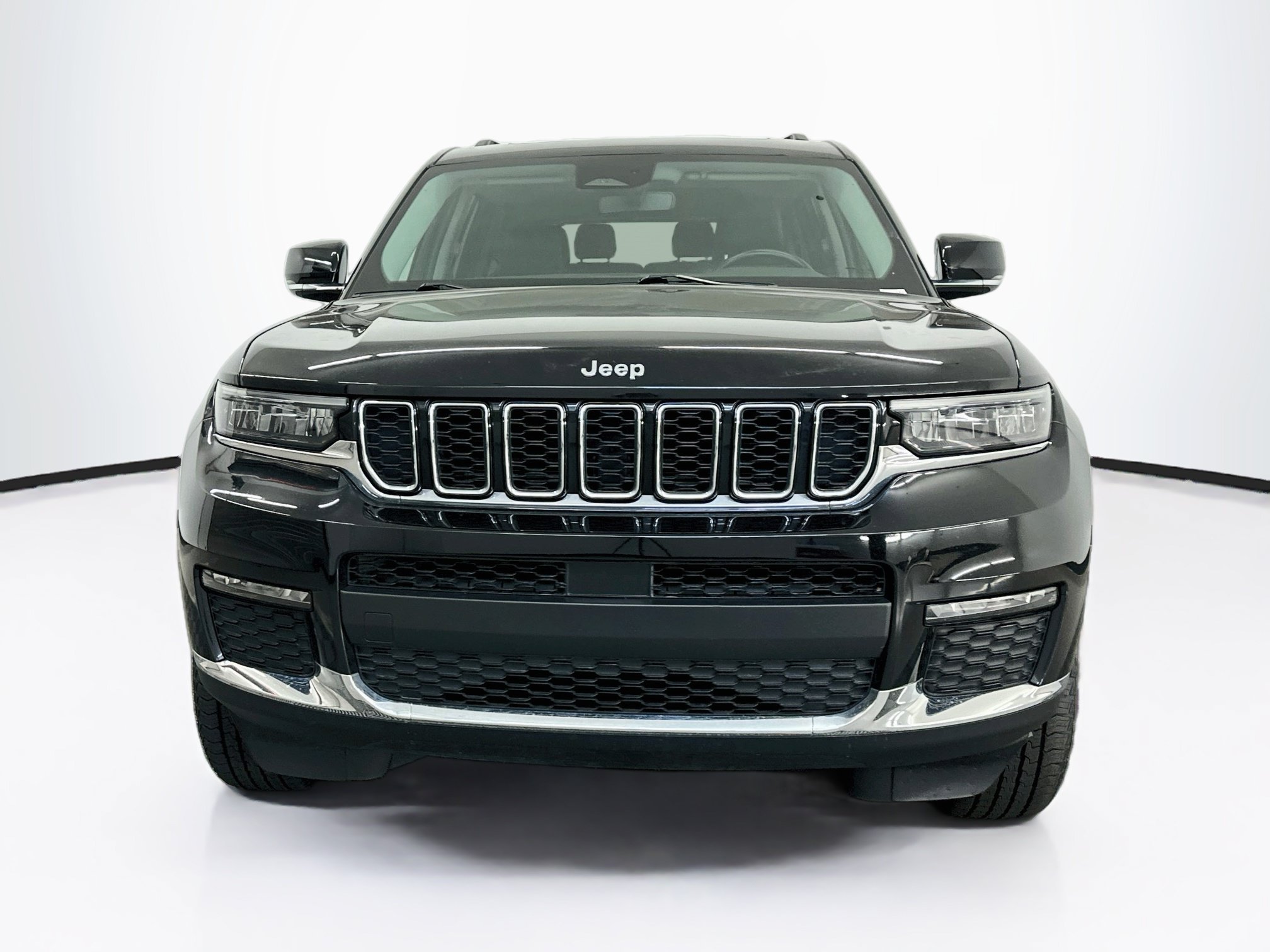 Used 2022 Jeep Grand Cherokee L Limited AWD/4WD image 2