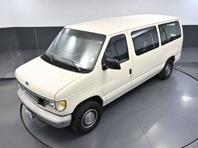 Used 1995 Ford E-150 and Econoline 150 Club Wagon RWD image 42