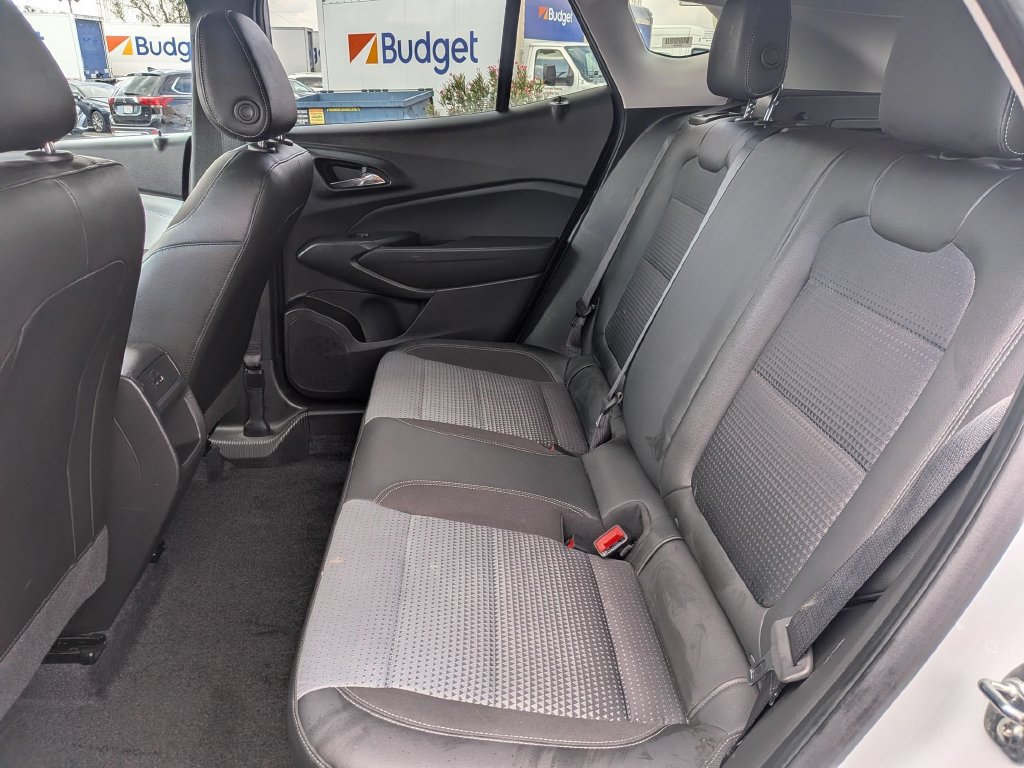 Used 2025 Chevrolet Trax LT w/ LT Convenience Package FWD image 27