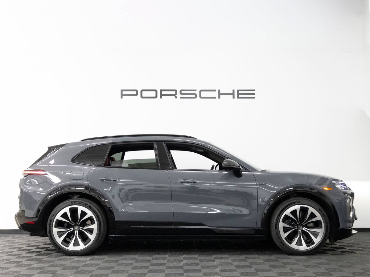 New 2026 Porsche Cayenne Turbo AWD/4WD image 8