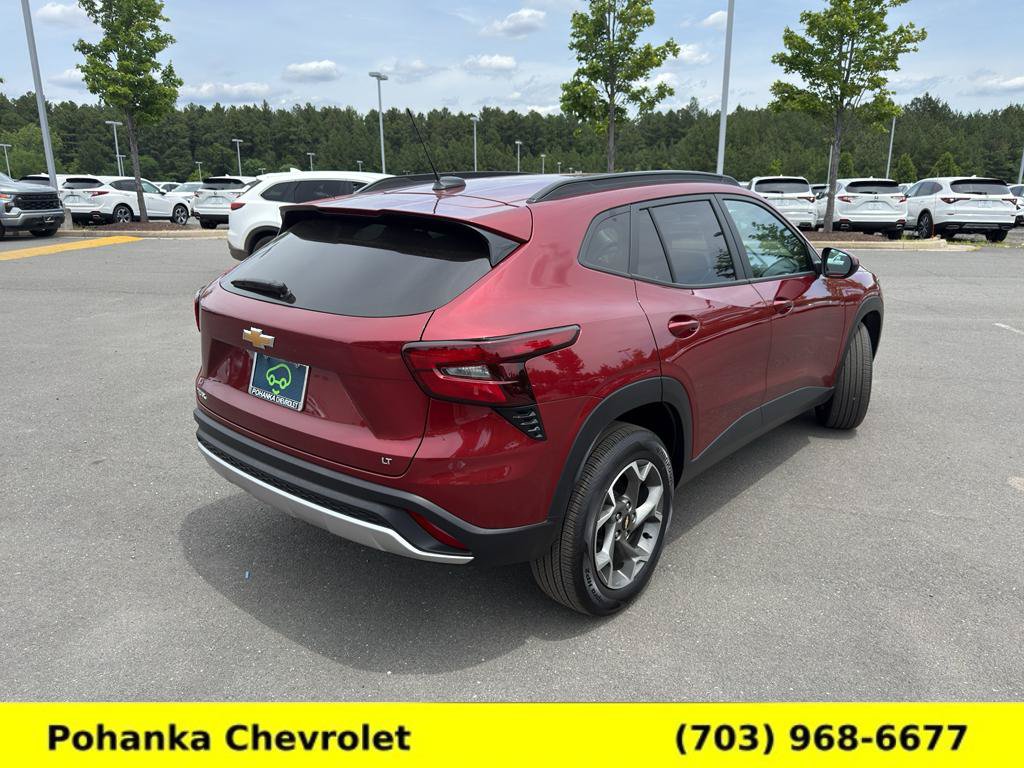 Used 2025 Chevrolet Trax LT FWD image 7
