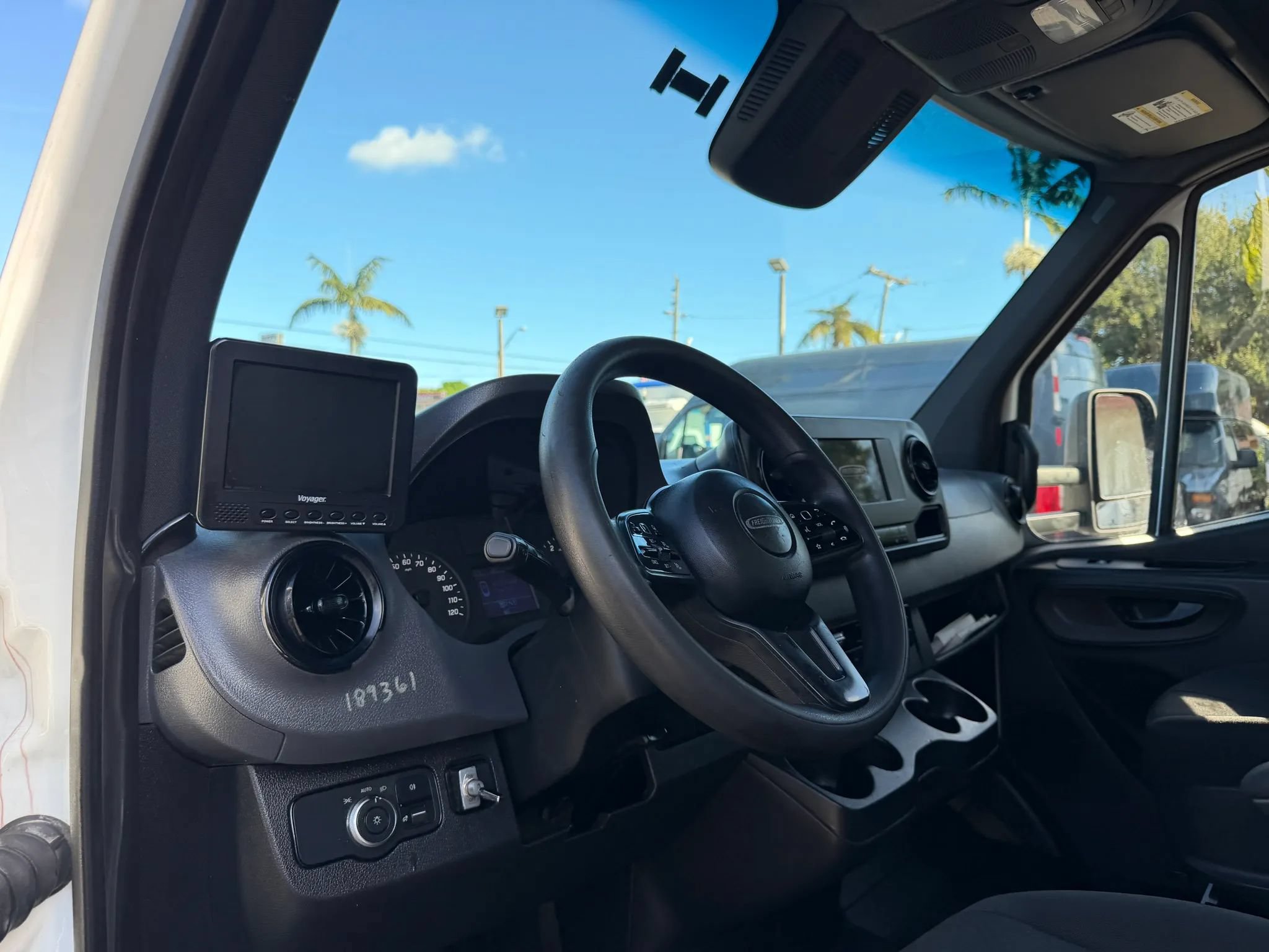 Used 2019 Freightliner Sprinter 3500 w/ Premium Package RWD image 14