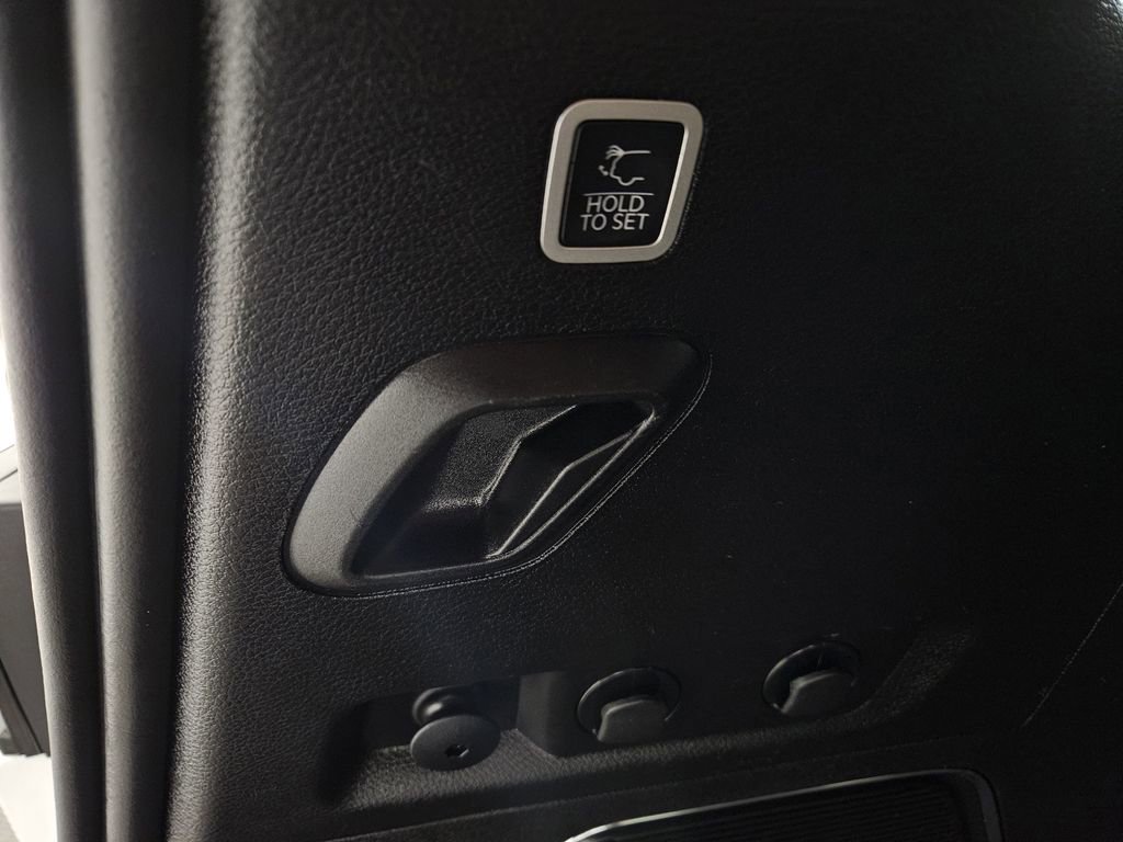 Used 2025 Jeep Wagoneer 2WD image 35