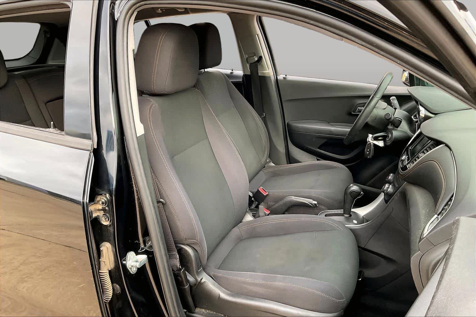 Used 2019 Chevrolet Trax LS w/ Tint and Cruise Package FWD image 10