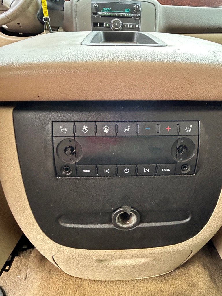 Used 2011 GMC Yukon XL SLT w/ SLT-2 Equipment Package image 15