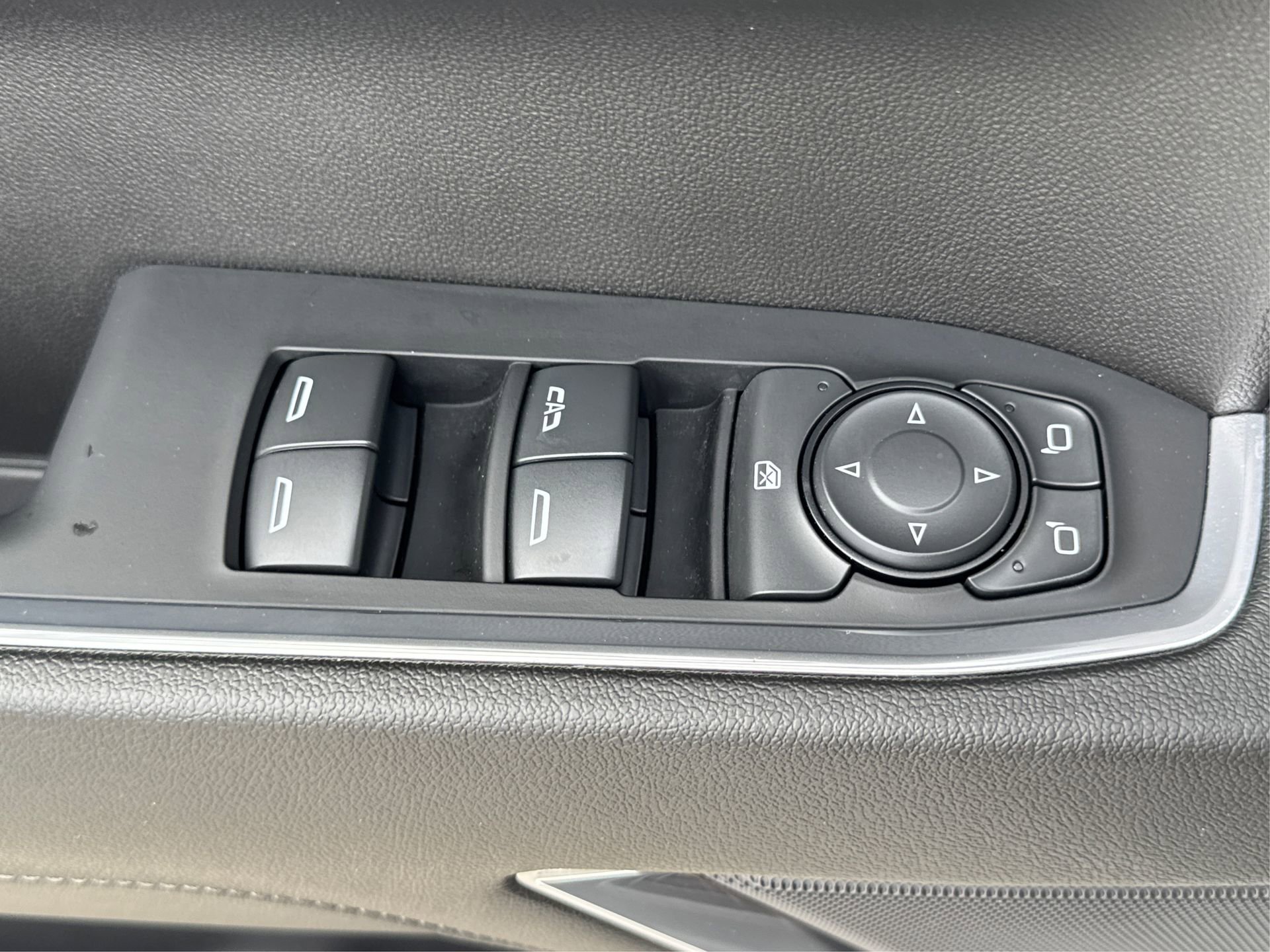 Used 2024 GMC Sierra 1500 Elevation image 36