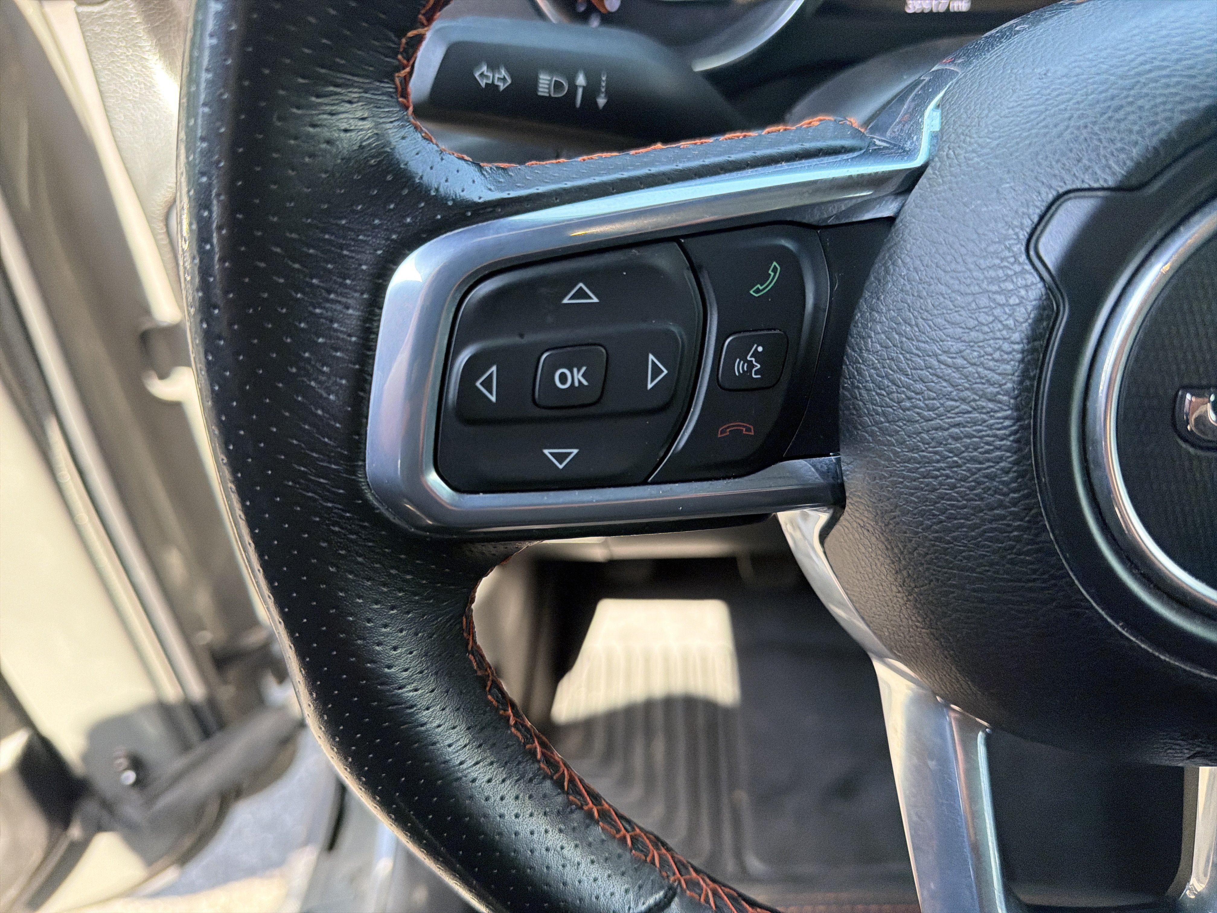 Used 2023 Jeep Gladiator Mojave AWD/4WD image 19