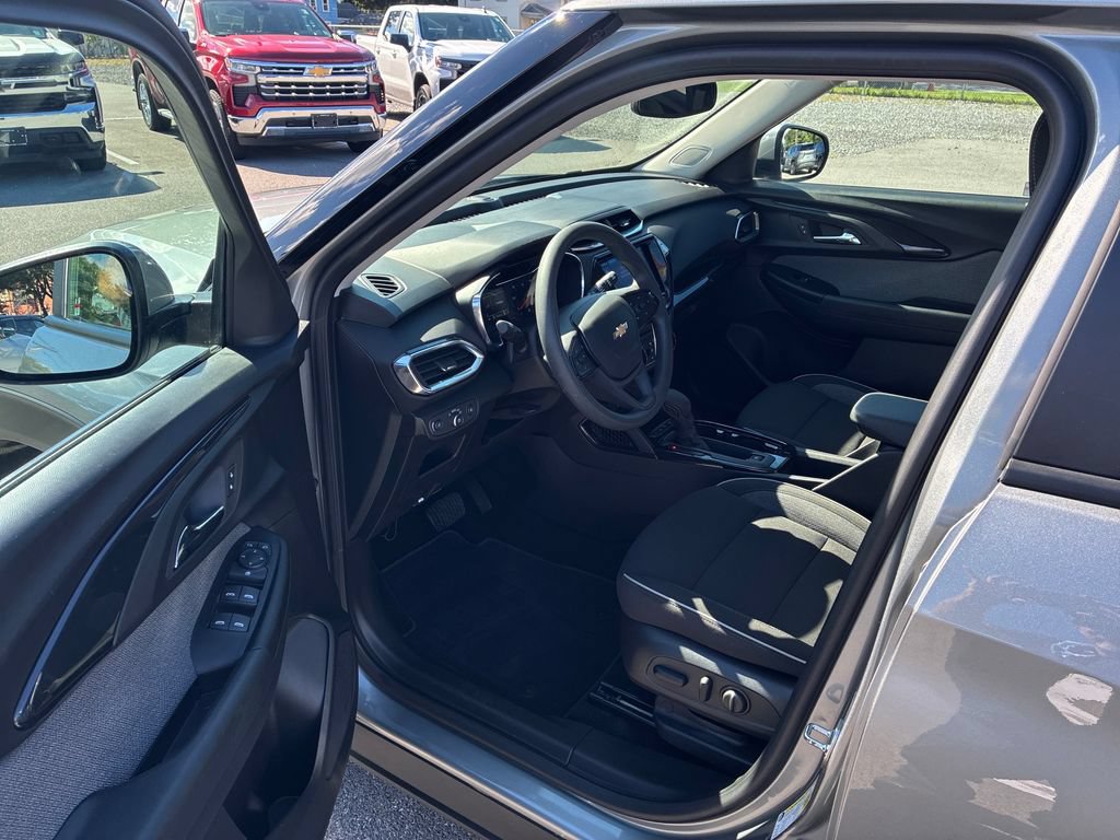 Used 2023 Chevrolet TrailBlazer LT w/ Convenience Package AWD/4WD image 10