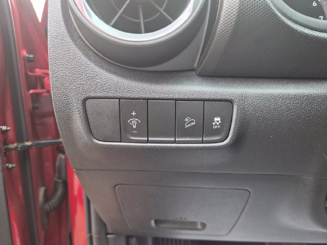 Used 2022 Hyundai Kona SE AWD/4WD image 17