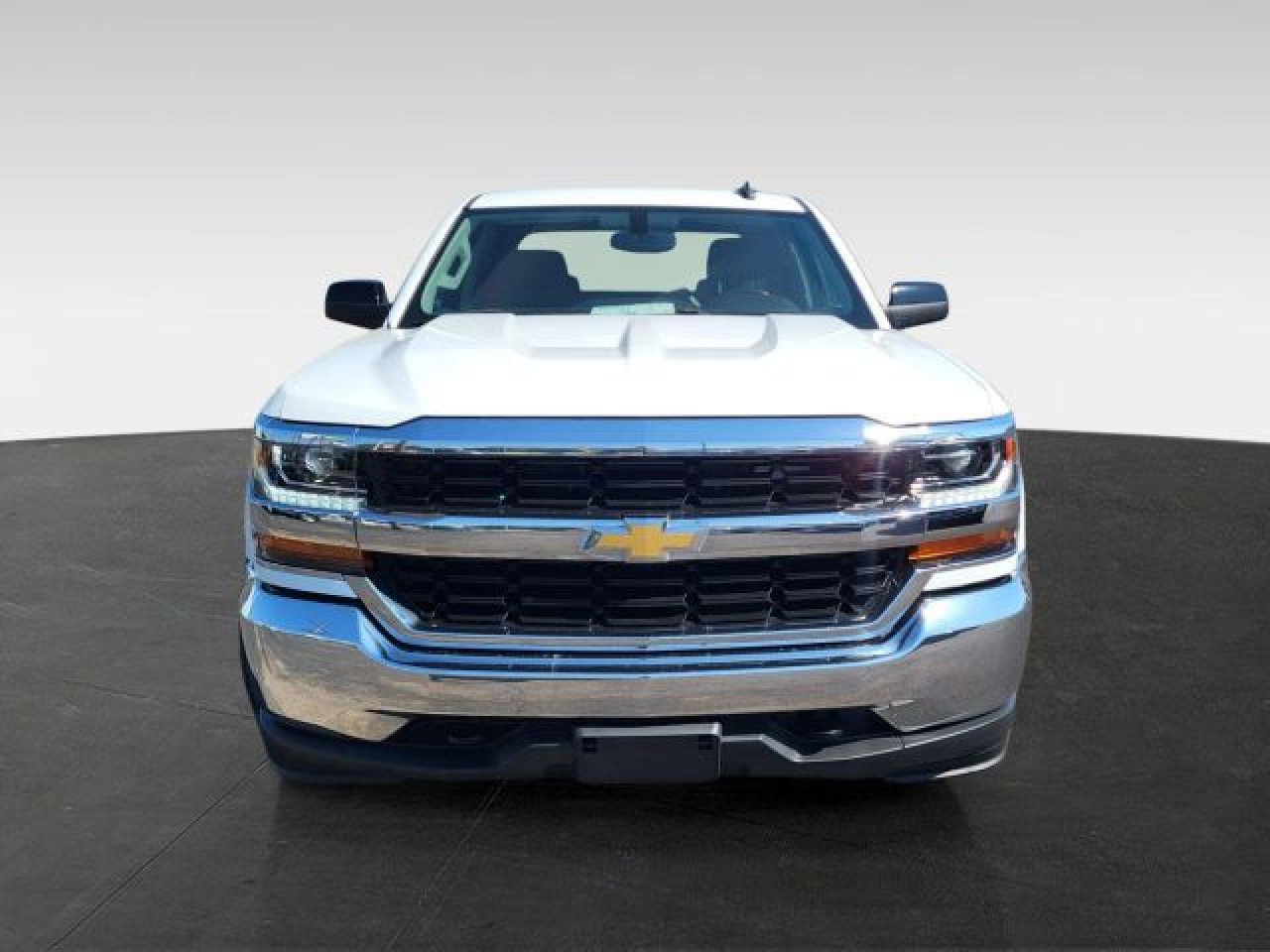 Used 2018 Chevrolet Silverado 1500 LT w/ Trailering Package image 2
