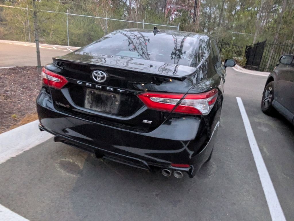 Certified 2020 Toyota Camry SE image 7