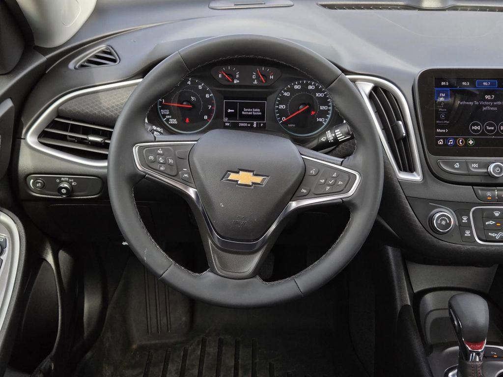 Used 2025 Chevrolet Malibu RS image 31