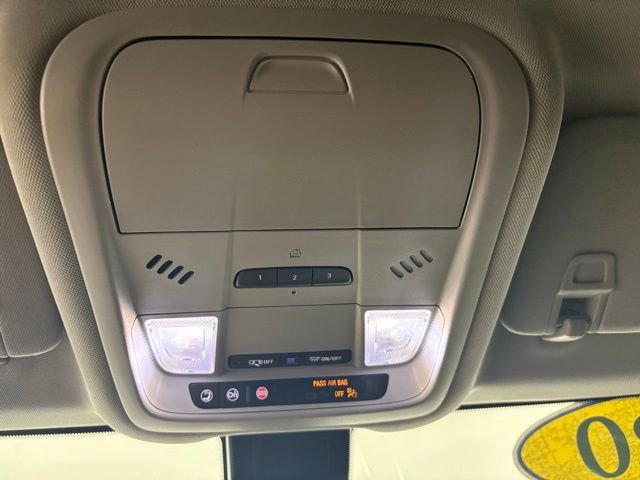 Used 2020 Chevrolet Equinox LT w/ Sport Edition image 16