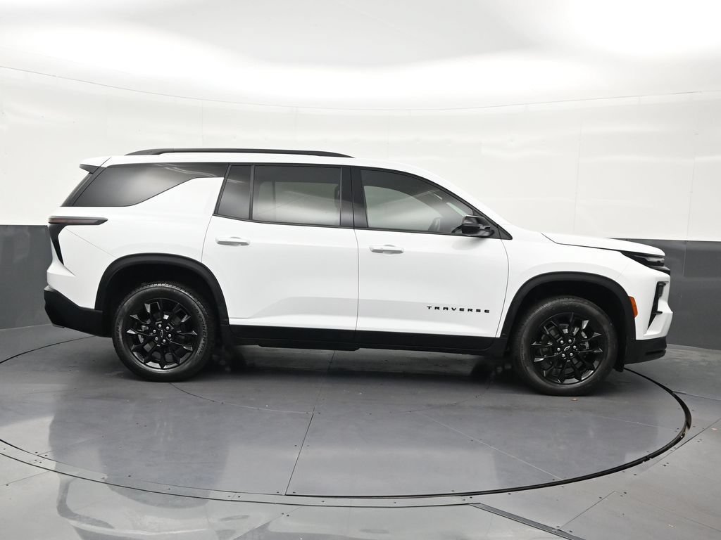 Used 2025 Chevrolet Traverse LT w/ Midnight/Sport Edition FWD image 7