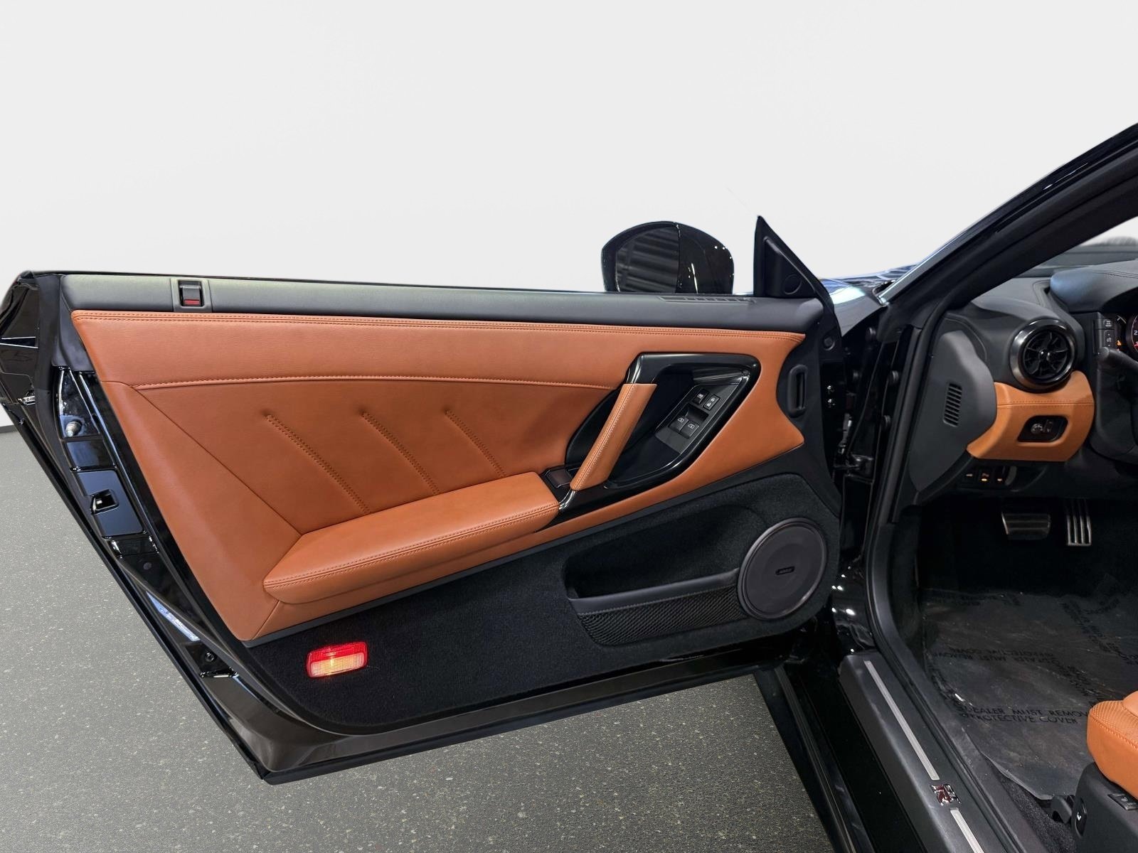 Used 2021 Nissan GT-R Premium image 30