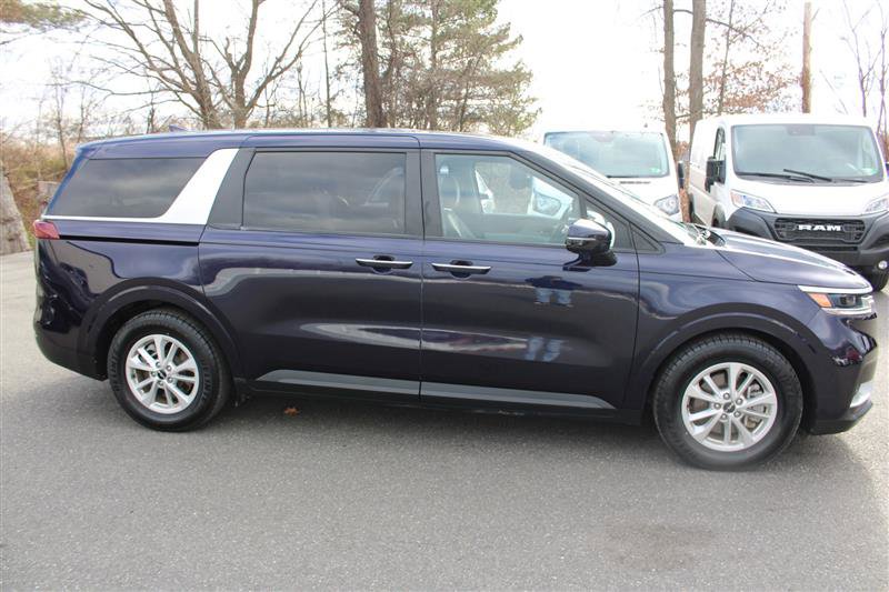 Used 2022 Kia Carnival LX image 9