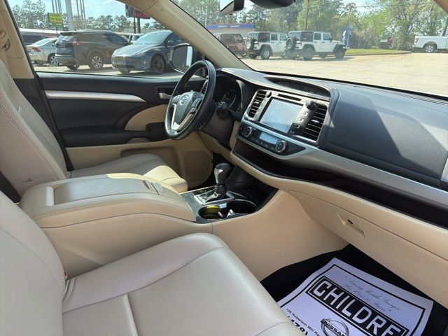 Used 2017 Toyota Highlander XLE image 17