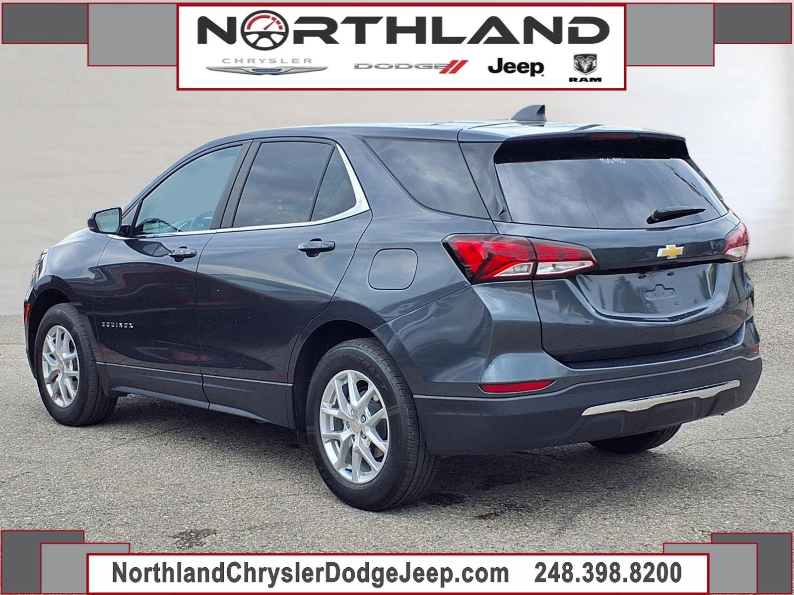 Used 2023 Chevrolet Equinox LT AWD/4WD image 2