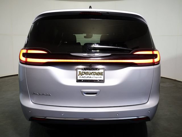 Used 2026 Chrysler Pacifica Select FWD image 11