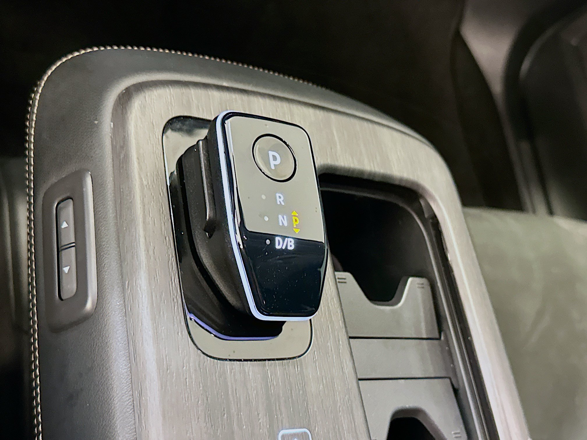 Used 2024 Nissan Ariya AWD image 25