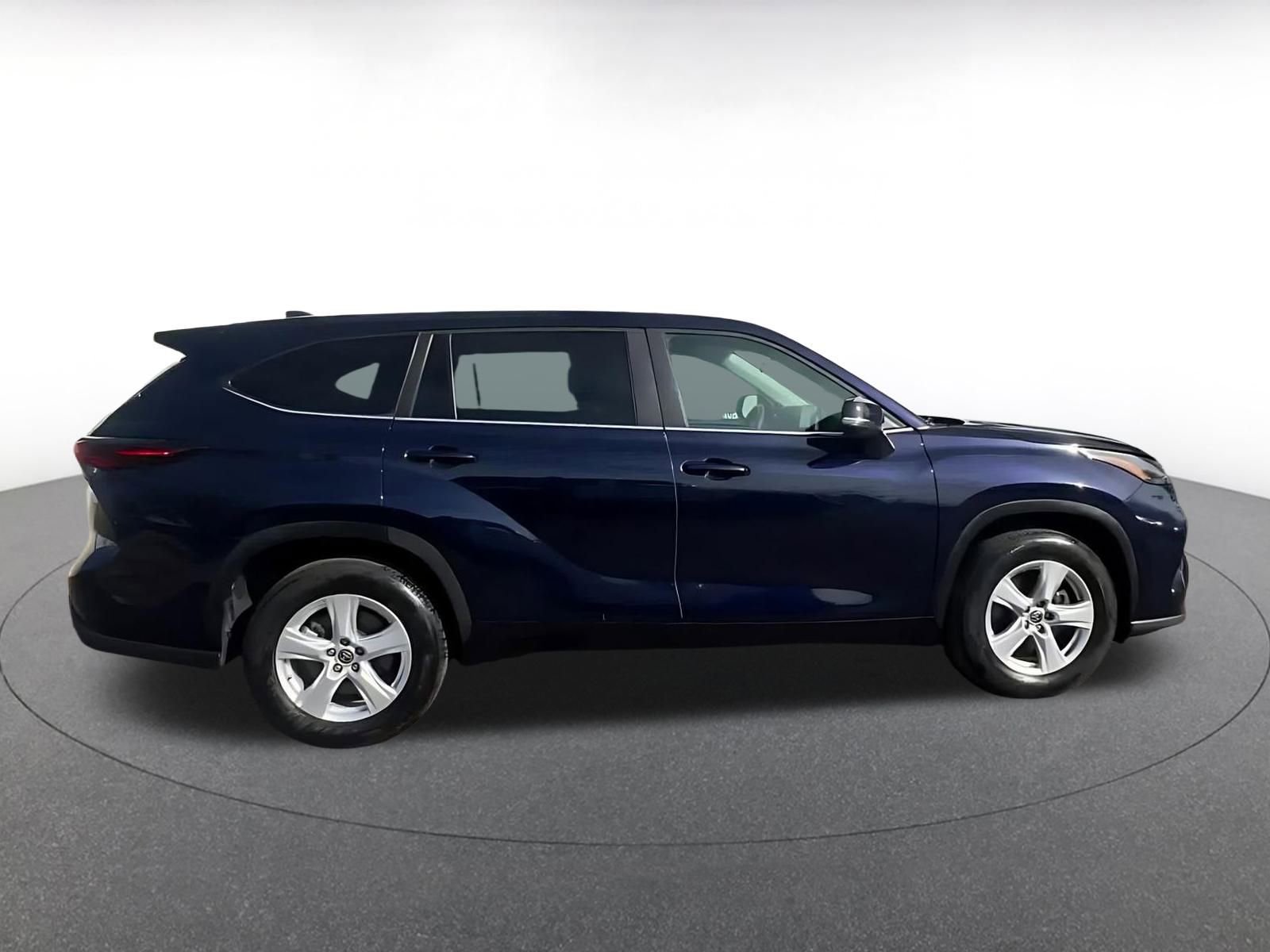 Used 2025 Toyota Highlander LE image 16