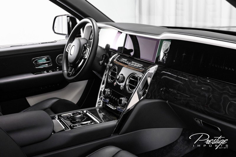 Used 2025 Rolls-Royce Cullinan image 44
