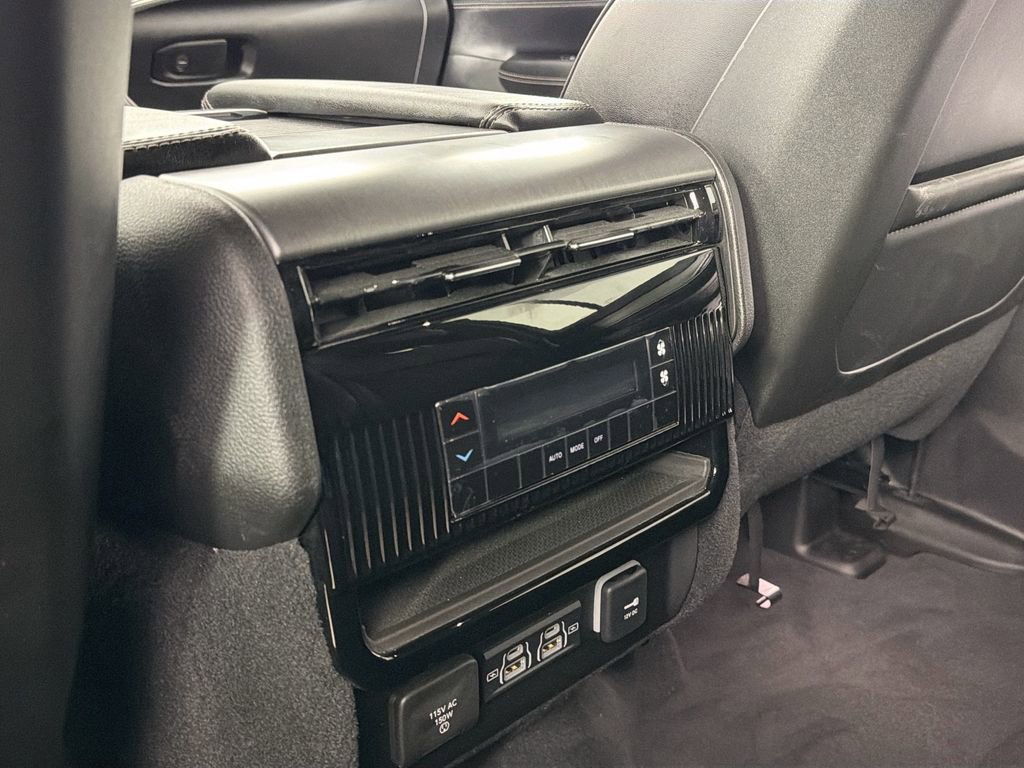 Used 2025 Jeep Wagoneer 4WD image 27