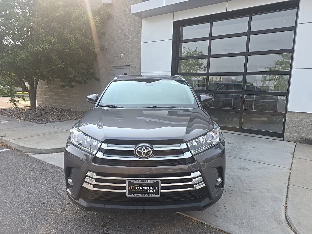 Used 2017 Toyota Highlander Limited Platinum AWD/4WD image 2