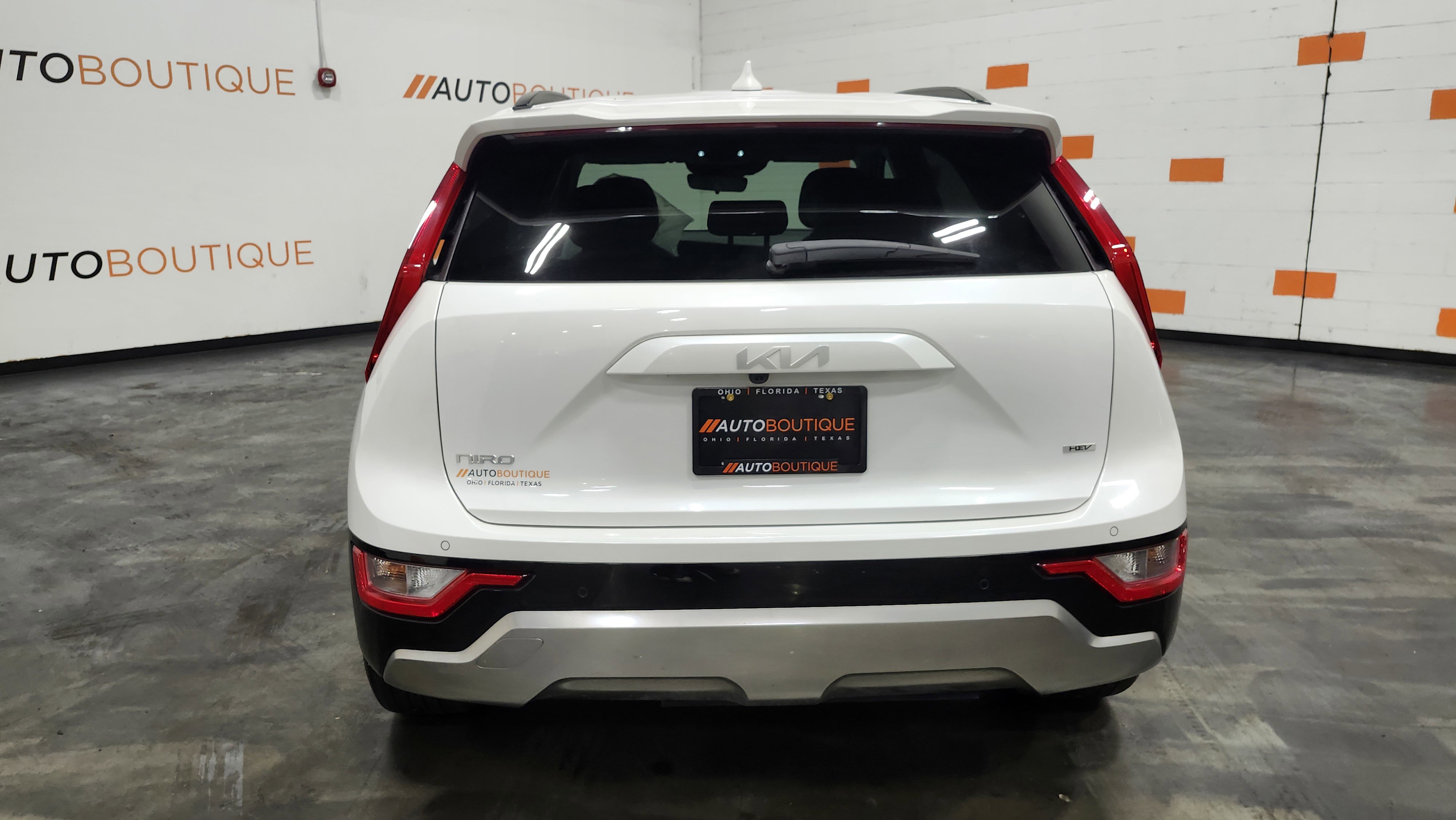 Used 2023 Kia Niro EX Touring image 17