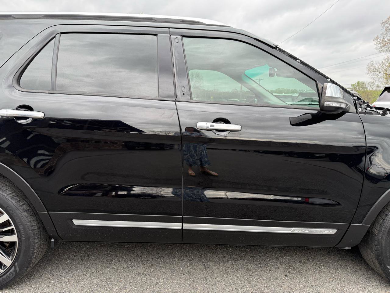 Used 2016 Ford Explorer Platinum AWD/4WD image 39