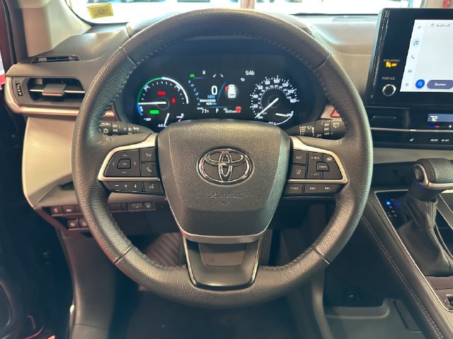 Certified 2026 Toyota Sienna XLE FWD image 17
