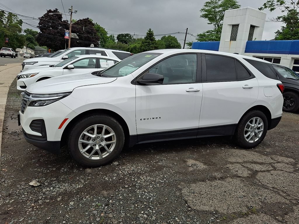 Used 2023 Chevrolet Equinox LS w/ LS Convenience Package FWD image 4