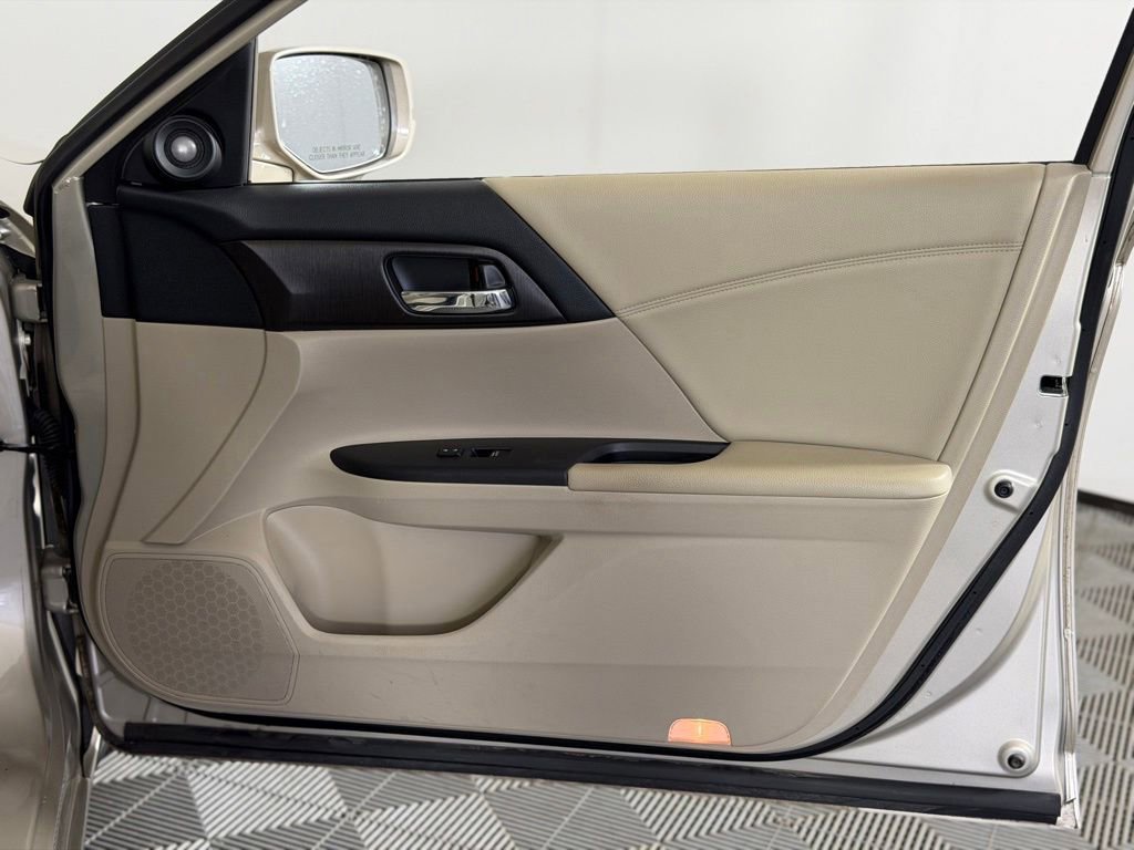 Used 2015 Honda Accord EX-L image 37