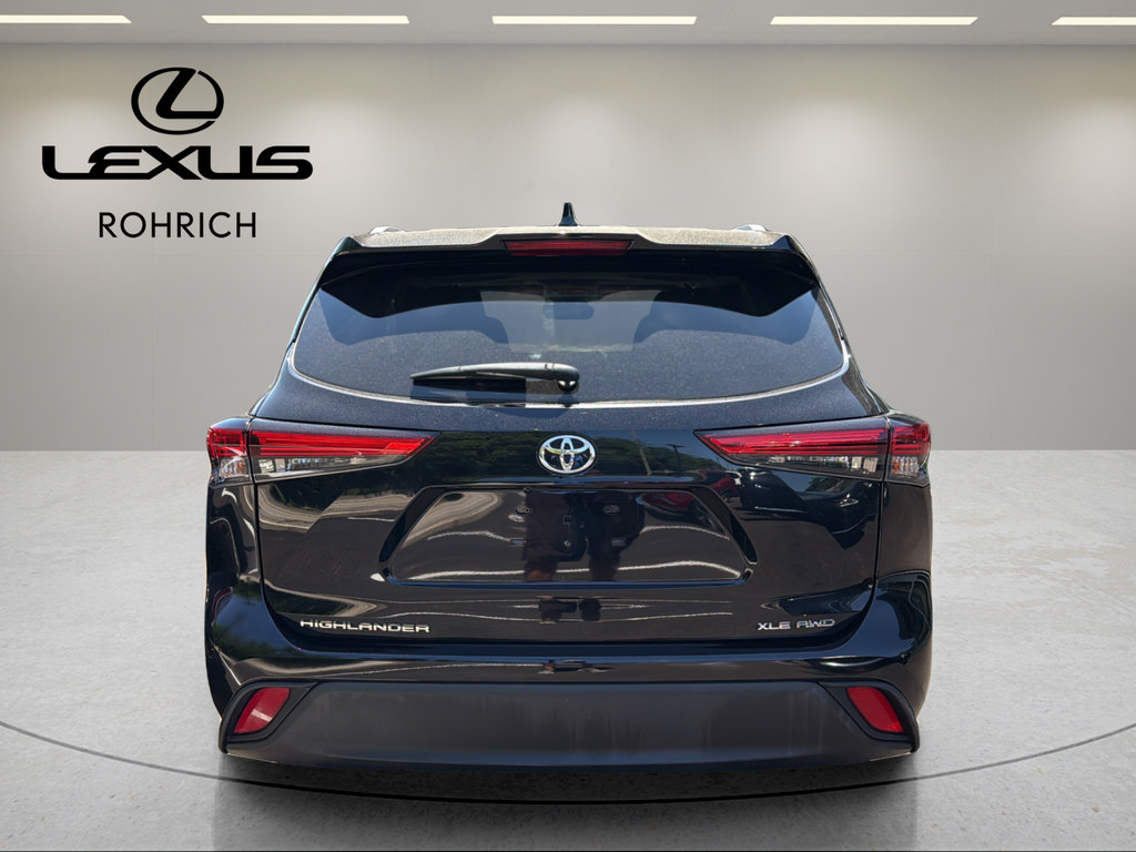 Used 2022 Toyota Highlander XLE AWD/4WD image 7