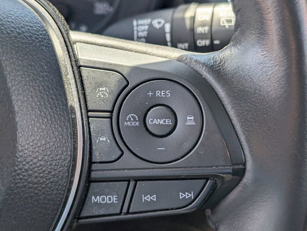 Used 2024 Toyota Corolla Cross LE w/ Moonroof Package image 25