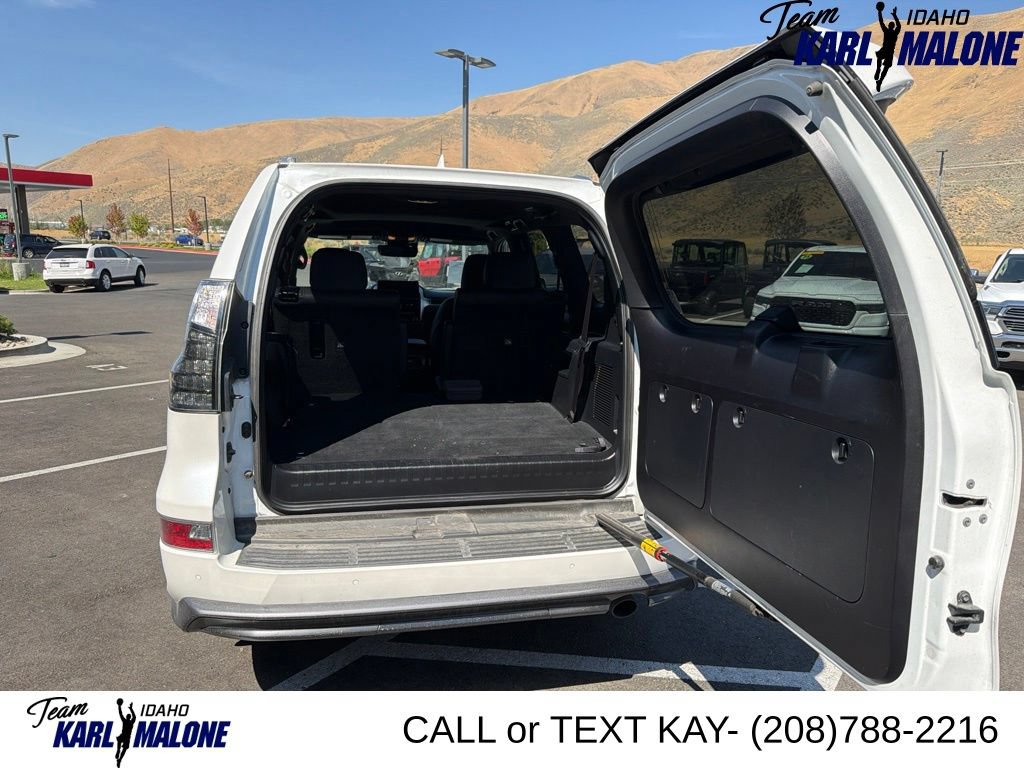 Used 2023 Lexus GX 460 Premium w/ Accessory Package AWD/4WD image 6