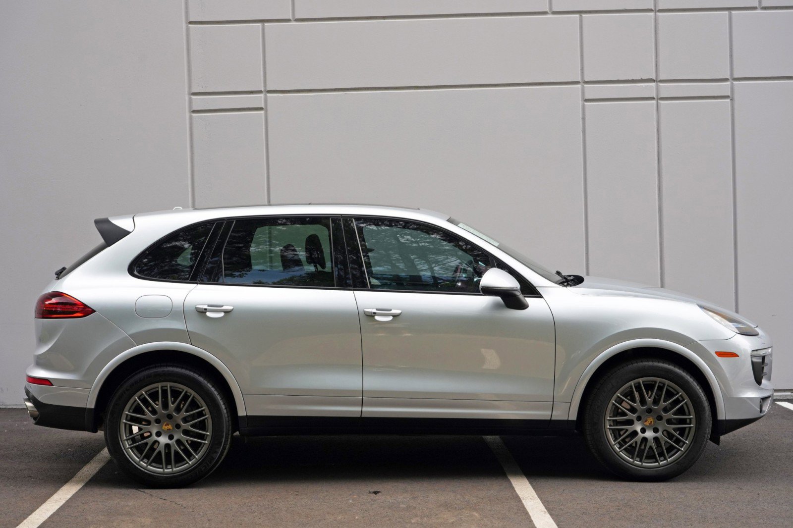 Used 2018 Porsche Cayenne Platinum Edition AWD/4WD image 49