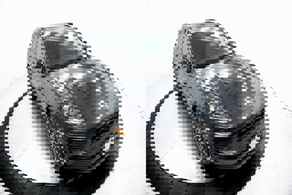 Certified 2025 Porsche Macan image 39