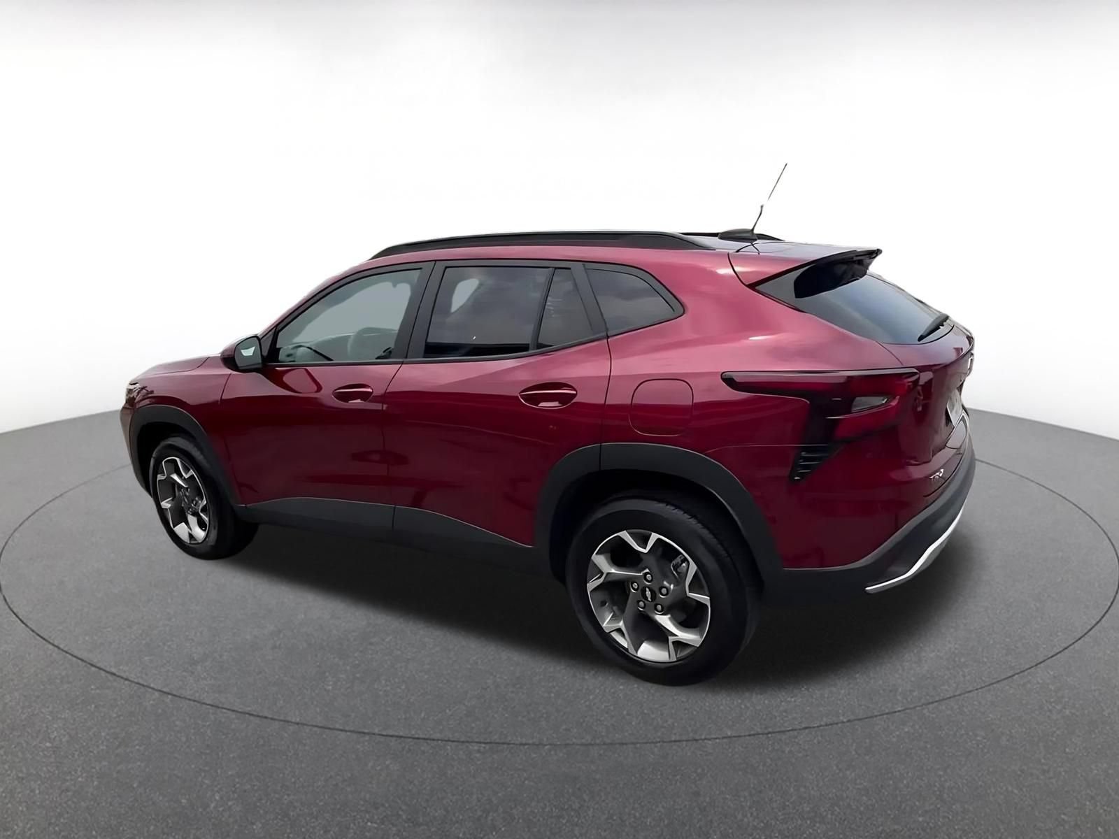 Used 2025 Chevrolet Trax LT FWD image 10