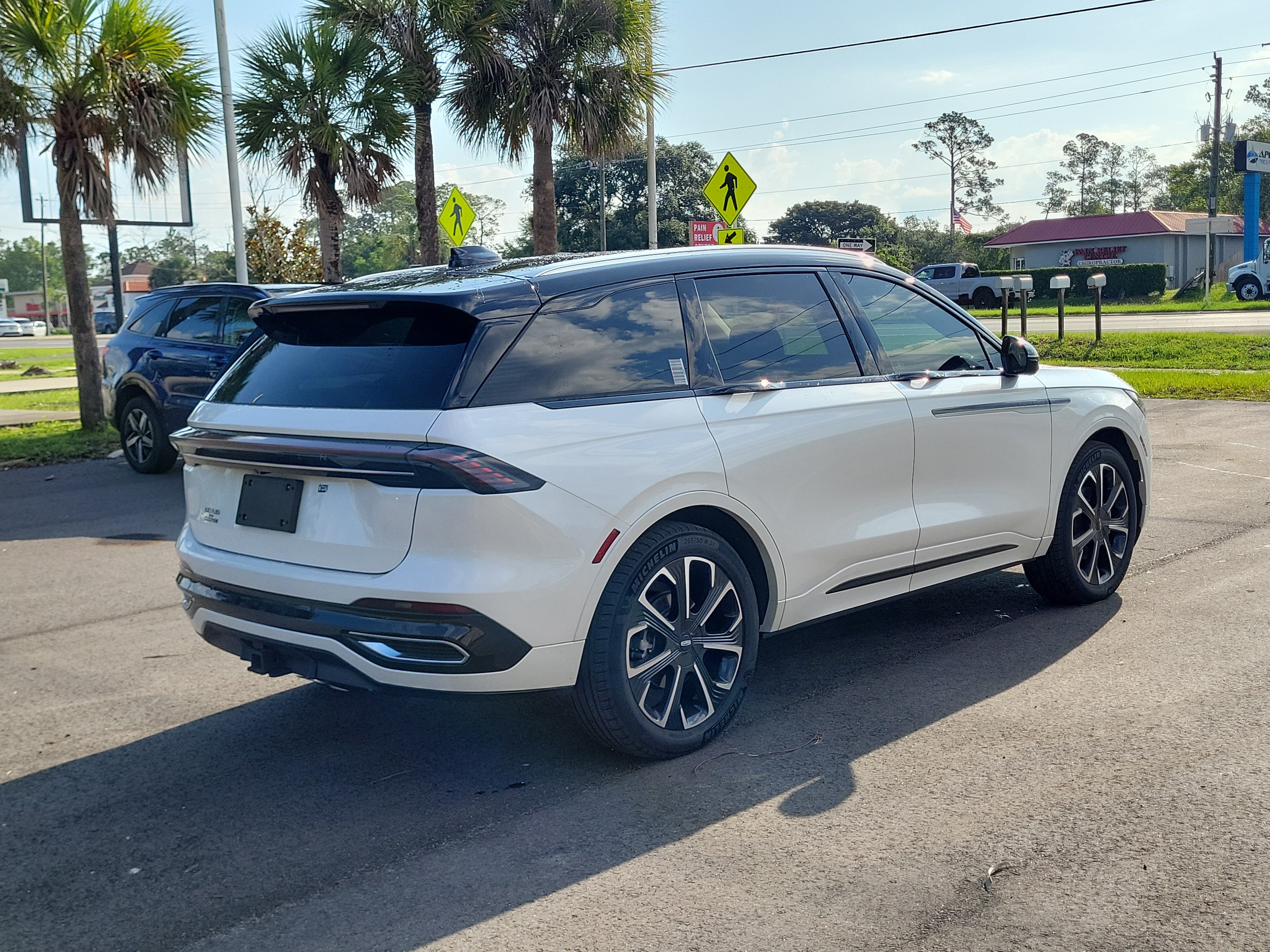 Used 2025 Lincoln Nautilus Reserve AWD/4WD image 6