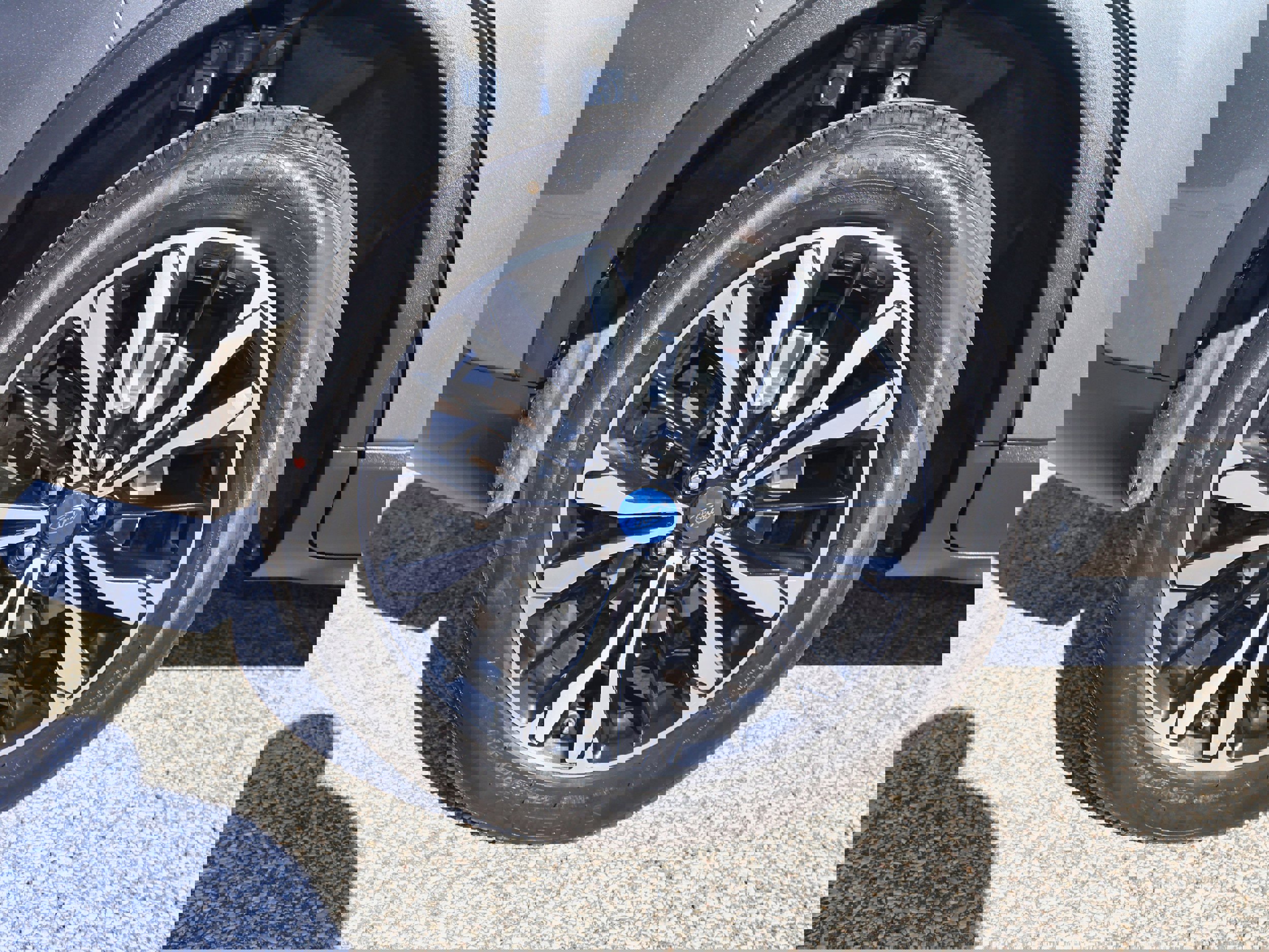 Used 2022 Ford Escape SE w/ SE Sport Appearance Package image 29