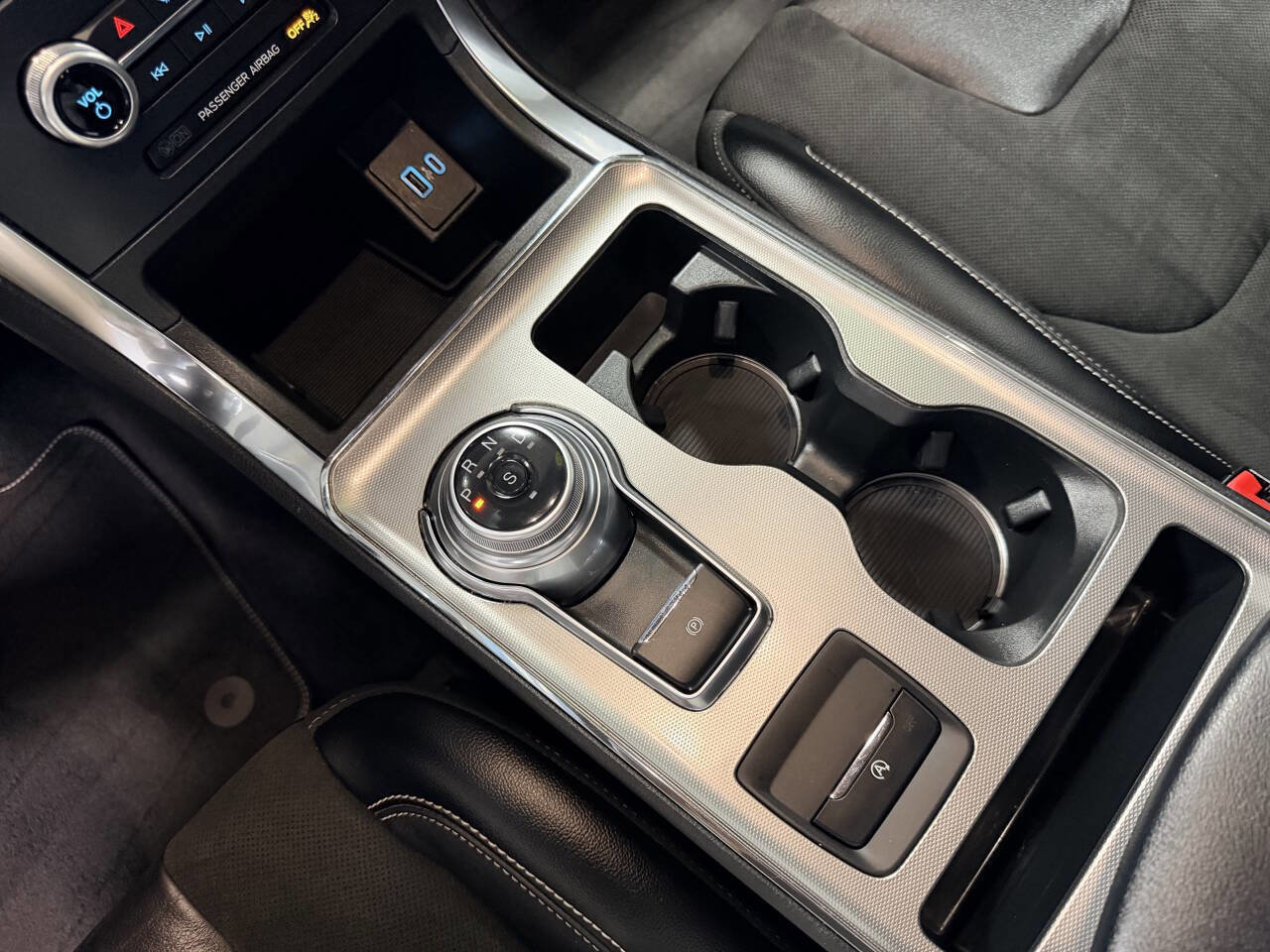 Used 2022 Ford Edge ST image 18