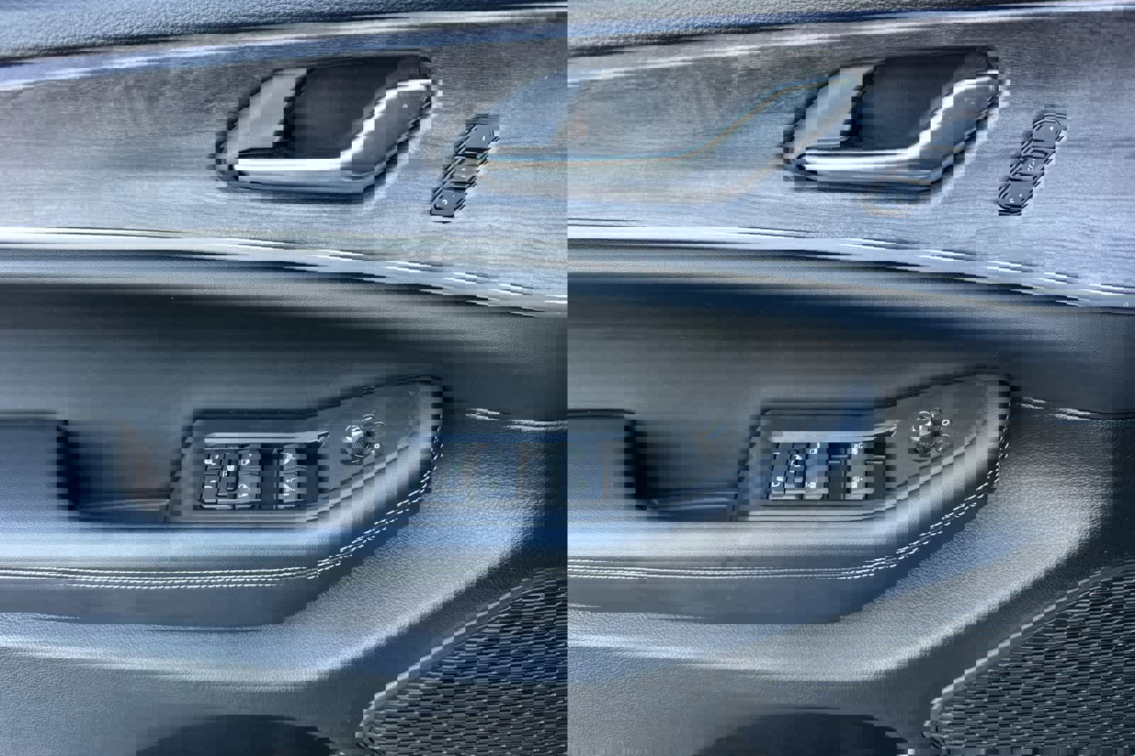 Used 2024 Jeep Grand Cherokee Limited w/ Trailer Tow Package image 12