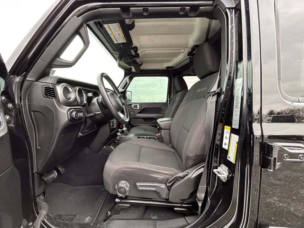 Used 2020 Jeep Wrangler Unlimited Sahara w/ Uconnect 4C Nav & Sound Group image 2