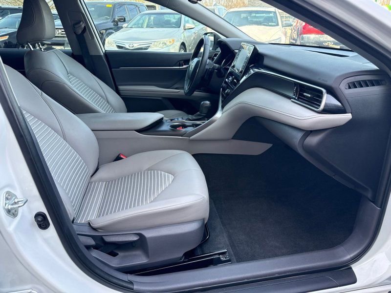 Used 2021 Toyota Camry SE FWD image 17