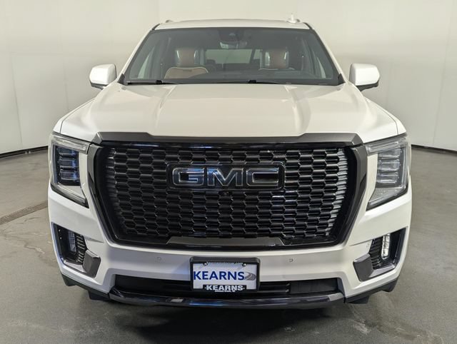 Used 2023 GMC Yukon XL Denali Ultimate AWD/4WD image 3