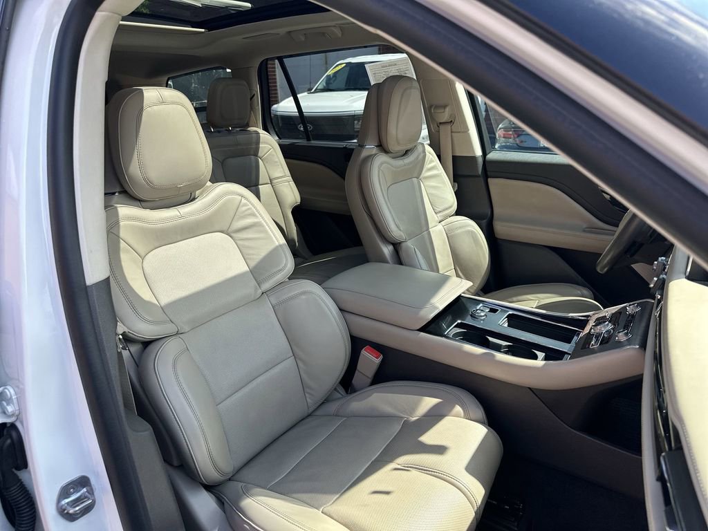Used 2022 Lincoln Aviator Grand Touring w/ Equipment Group 301A AWD/4WD image 28