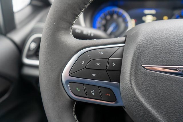 New 2026 Chrysler Pacifica Select image 20