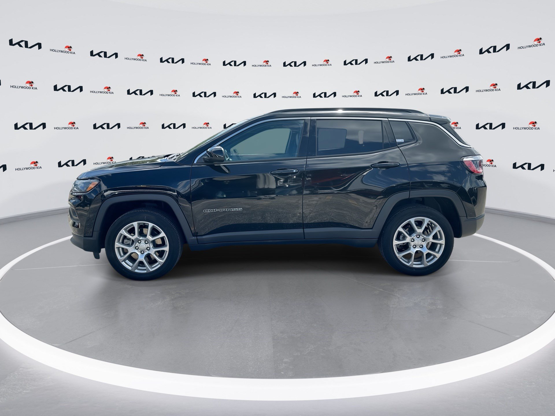Used 2023 Jeep Compass Latitude AWD/4WD image 5