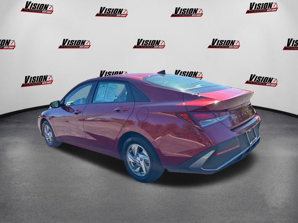 Certified 2025 Hyundai Elantra SE w/ Cargo Package image 7